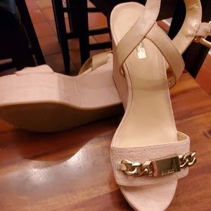 🎄🎄SALE 🎁🎁Guess pastel pink wedges